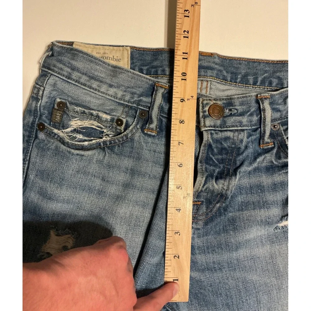Abercrombie Fitch Mens Jeans Straight Fit‎ Distressed Med Wash 30x30 fits 28x28